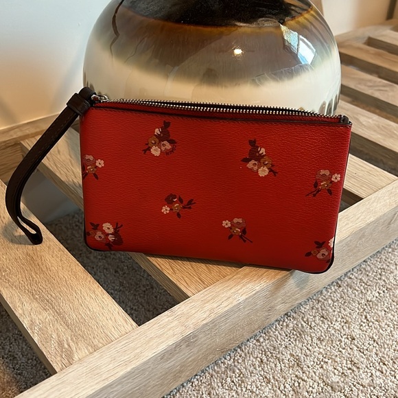 Coach baby bouquet wristlet - Picture 5 of 6